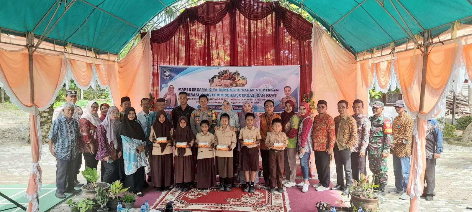 Uji coba makan gratis anak sekolah sdn 18 jungku